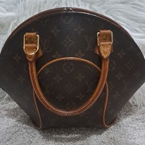Louis Vuitton Ellipse Handbag